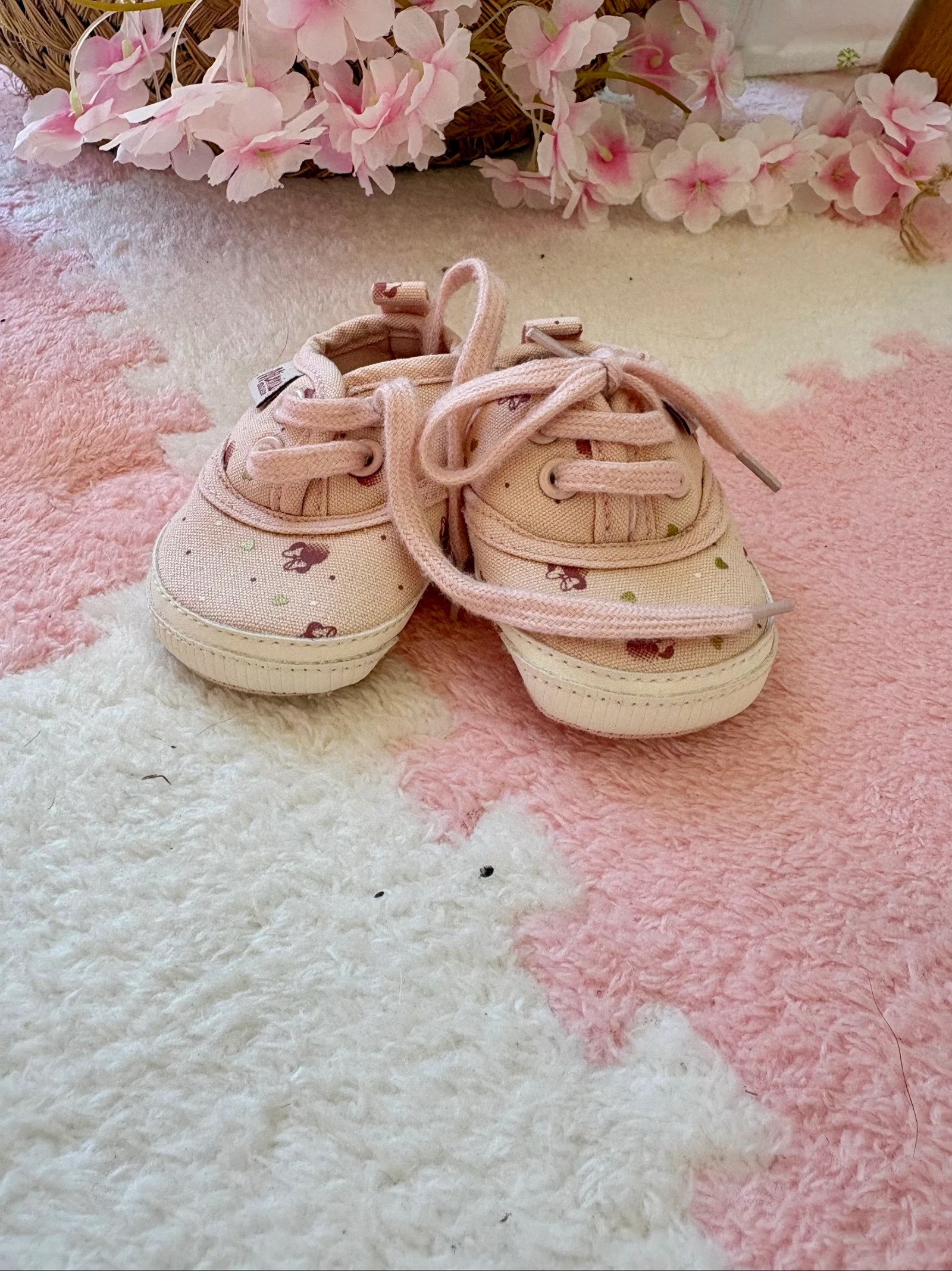 Petites baskets bébé fille roses à lacets – chaussures naissance
